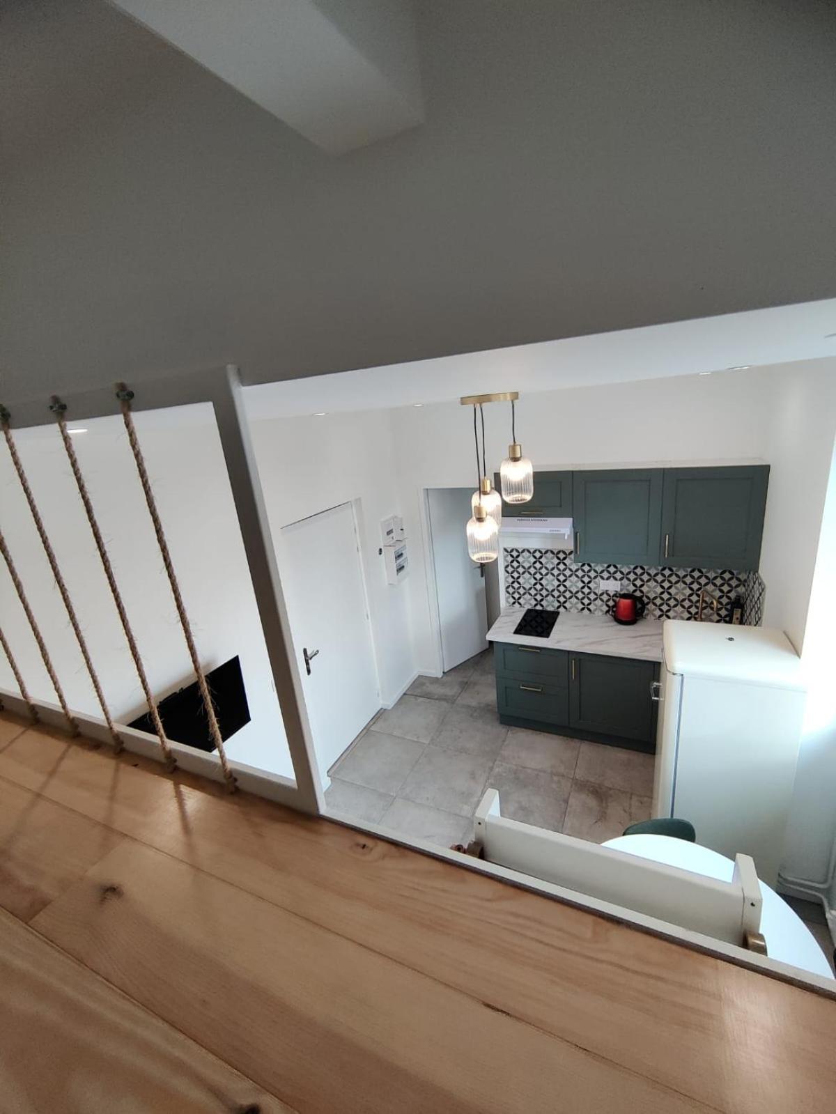 Апартаменты Loft Chic Avec Mezzanine Contemporaine Венисьё Экстерьер фото