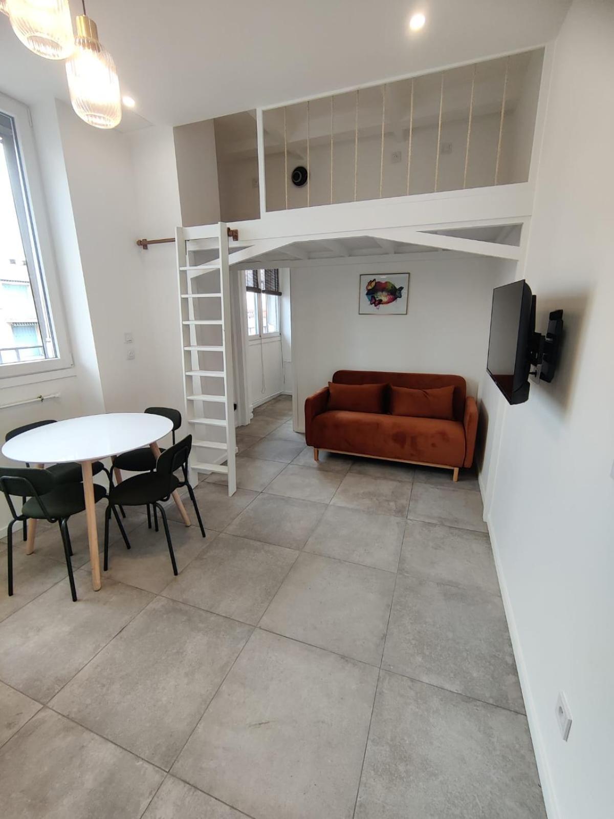 Апартаменты Loft Chic Avec Mezzanine Contemporaine Венисьё Экстерьер фото